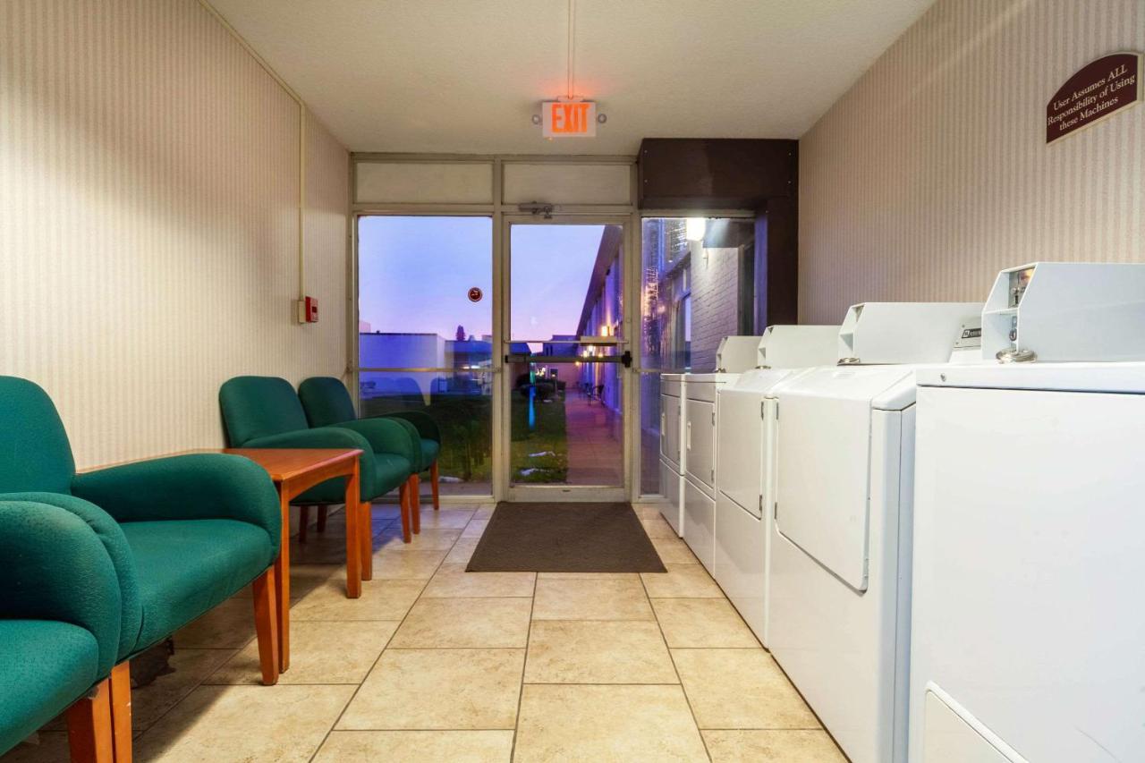 Suburban Studios I-80 Grand Island Doniphan Dış mekan fotoğraf